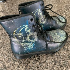 Size 8.5 blue boots with yellow sun, moon & stars